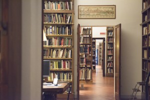 Jedes Jahr 7000 Bände mehr - Bibliothek des KHI